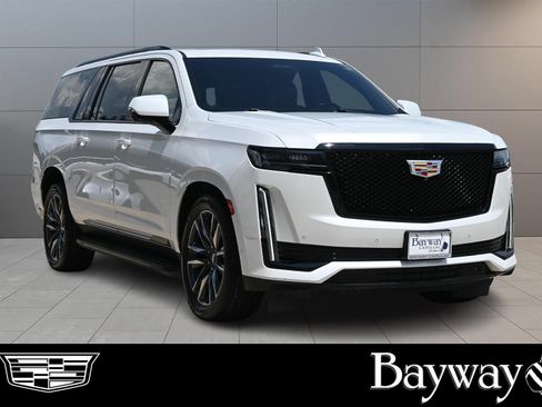 Used 2021 Cadillac Escalade ESV Sport w/ Driver Assist Tech Package AWD/4WD image 4