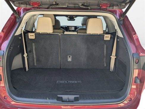 Used 2020 Toyota Highlander XLE image 13