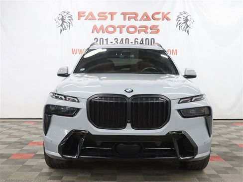 Used 2023 BMW X7 xDrive40i w/ Executive Package AWD/4WD image 2