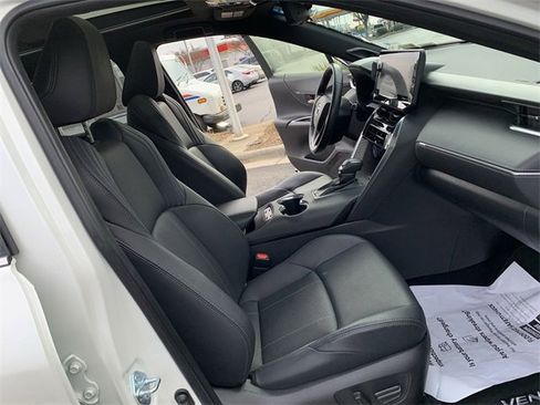 Used 2022 Toyota Venza Limited image 14