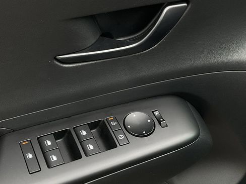 Used 2025 Hyundai Kona SEL image 12