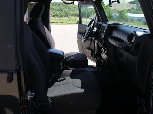 Used 2015 Jeep Wrangler Sport AWD/4WD image 28