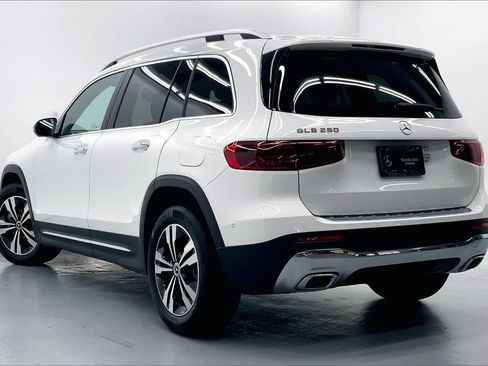 Used 2026 Mercedes-Benz GLB 250 image 2