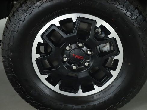 Used 2025 Toyota Tacoma TRD Off-Road AWD/4WD image 40