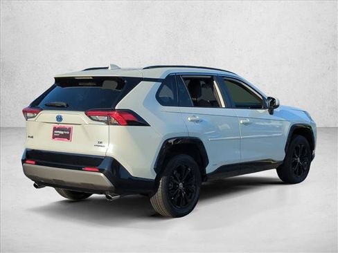 Used 2022 Toyota RAV4 SE AWD/4WD image 5