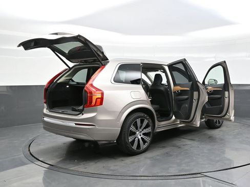 Used 2025 Volvo XC90 T8 Plus w/ Protection Package Premier image 40
