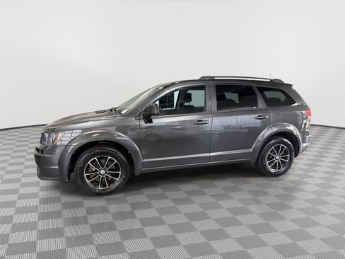 Used 2017 Dodge Journey SE w/ Flexible Seating Group FWD image 2