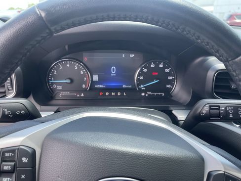 Used 2022 Ford Explorer XLT w/ Equipment Group 202A AWD/4WD image 11