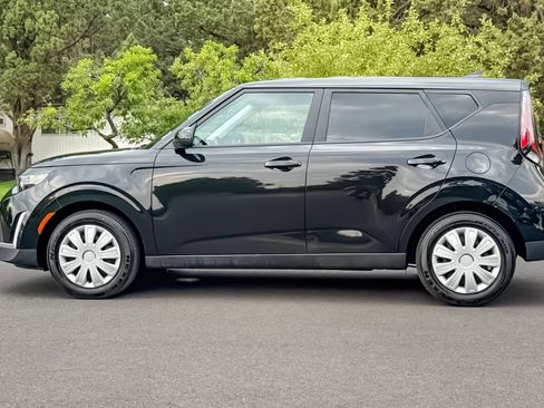 Used 2023 Kia Soul LX FWD image 8