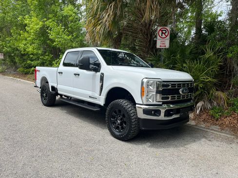 Used 2023 Ford F250 XLT w/ FX4 Off-Road Package AWD/4WD image 3