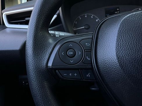 Used 2025 Toyota Corolla LE image 29