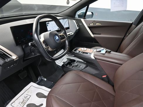 Used 2023 BMW iX xDrive50 w/ Premium Package image 27