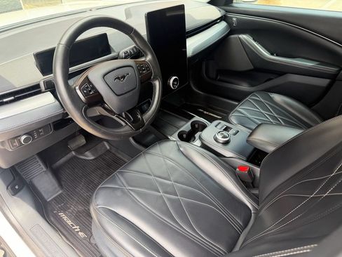 Used 2021 Ford Mustang Mach-E Select w/ Comfort/Appearance Package RWD image 2