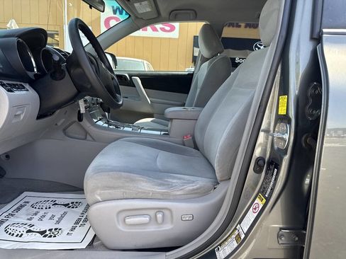 Used 2010 Toyota Highlander 2WD image 12