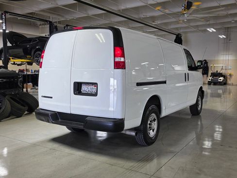 Used 2021 Chevrolet Express 2500 w/ Driver Convenience Package RWD image 7