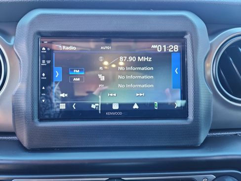 Used 2020 Jeep Wrangler Sport image 28