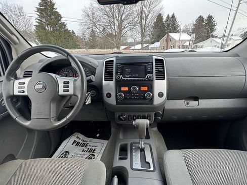 Used 2016 Nissan Frontier SV image 6