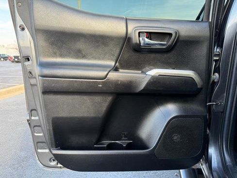 Used 2022 Toyota Tacoma Limited image 36