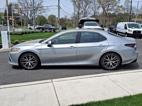Used 2022 Toyota Camry XLE FWD image 5