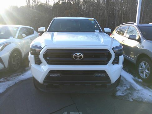 Used 2024 Toyota Tacoma SR5 image 3