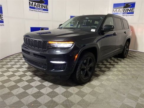 Used 2023 Jeep Grand Cherokee L Limited w/ Luxury Tech Group II image 14