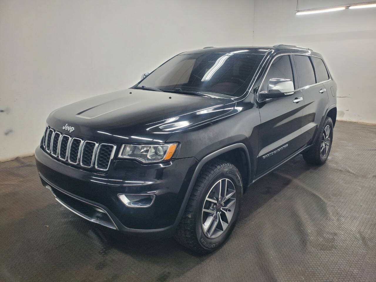 Used 2021 Jeep Grand Cherokee Limited w/ Luxury Group II AWD/4WD image 1