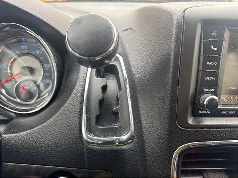 Used 2015 Chrysler Town & Country Touring w/ Driver Convenience Group image 31