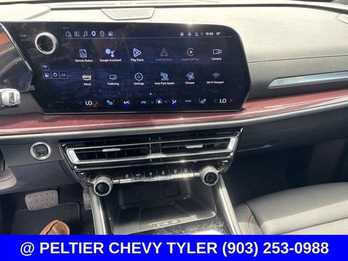 Used 2024 Chevrolet Traverse Z71 w/ Enhanced Driving Package AWD/4WD image 16