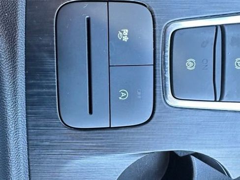 Used 2022 Ford Escape SE w/ SE Sport Appearance Package image 17