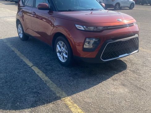 Used 2021 Kia Soul S FWD image 2
