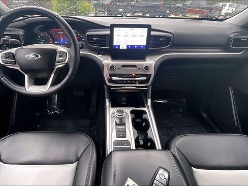 Used 2023 Ford Explorer XLT w/ Equipment Group 202A RWD image 14