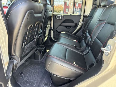 Used 2022 Jeep Gladiator Rubicon w/ LED Lighting Group AWD/4WD image 12