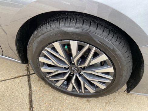 Used 2024 Nissan Altima 2.5 SV image 31