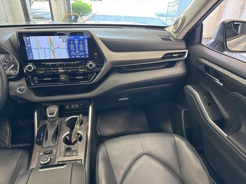 Used 2022 Toyota Highlander Limited w/ Protection Package #3 (TMS) AWD/4WD image 51