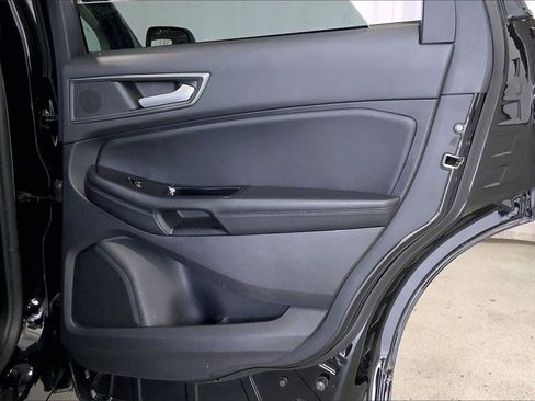 Used 2020 Ford Edge SE image 23