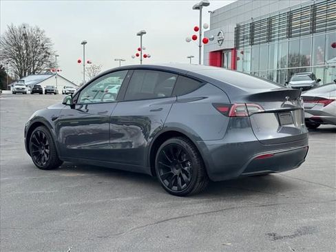 Used 2022 Tesla Model Y Long Range image 6