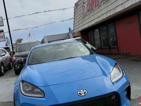 Used 2022 Toyota GR86 Premium RWD image 18