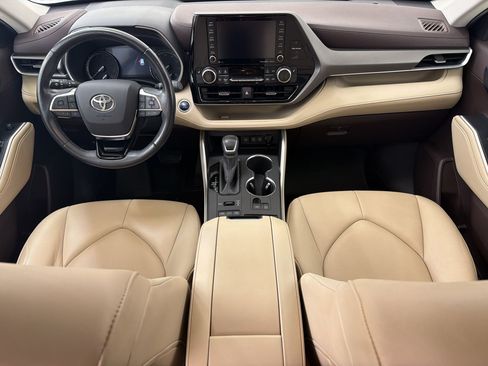 Used 2020 Toyota Highlander XLE AWD/4WD image 14