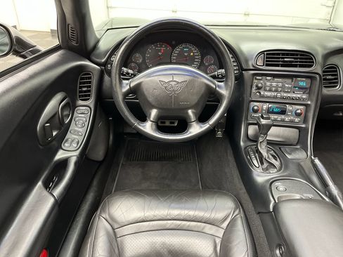 Used 2001 Chevrolet Corvette Convertible w/ Preferred Equipment Group2 image 11