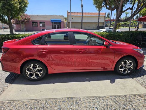 Used 2019 Kia Forte LXS FWD image 4