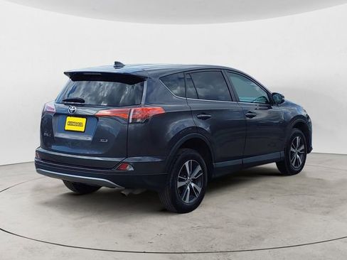 Used 2018 Toyota RAV4 XLE FWD image 5