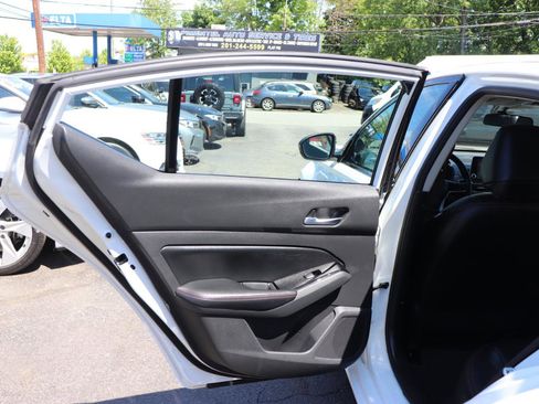 Used 2024 Nissan Altima 2.5 SR FWD image 24