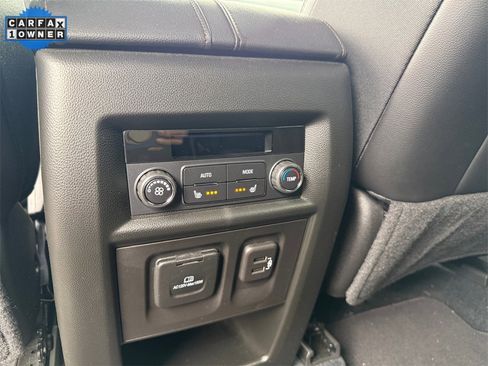 Used 2023 Chevrolet Traverse High Country image 21