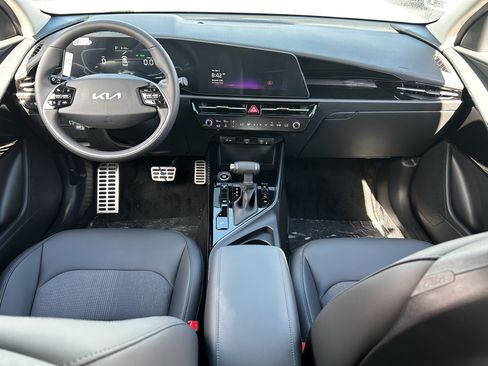 Used 2025 Kia Niro EX Touring FWD image 12