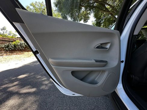 Used 2013 Chevrolet Volt Premium w/ Premium Trim Package image 17