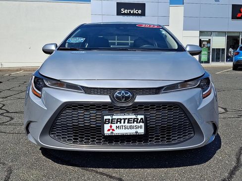 Used 2022 Toyota Corolla LE FWD image 2