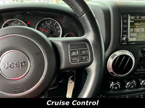 Used 2015 Jeep Wrangler Unlimited Rubicon AWD/4WD image 12