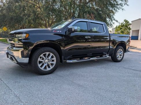 Used 2022 Chevrolet Silverado 1500 LTZ AWD/4WD image 3