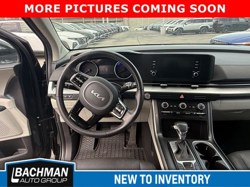 Used 2024 Kia Carnival LX FWD image 7