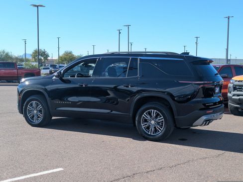 Certified 2025 Chevrolet Traverse LT image 4